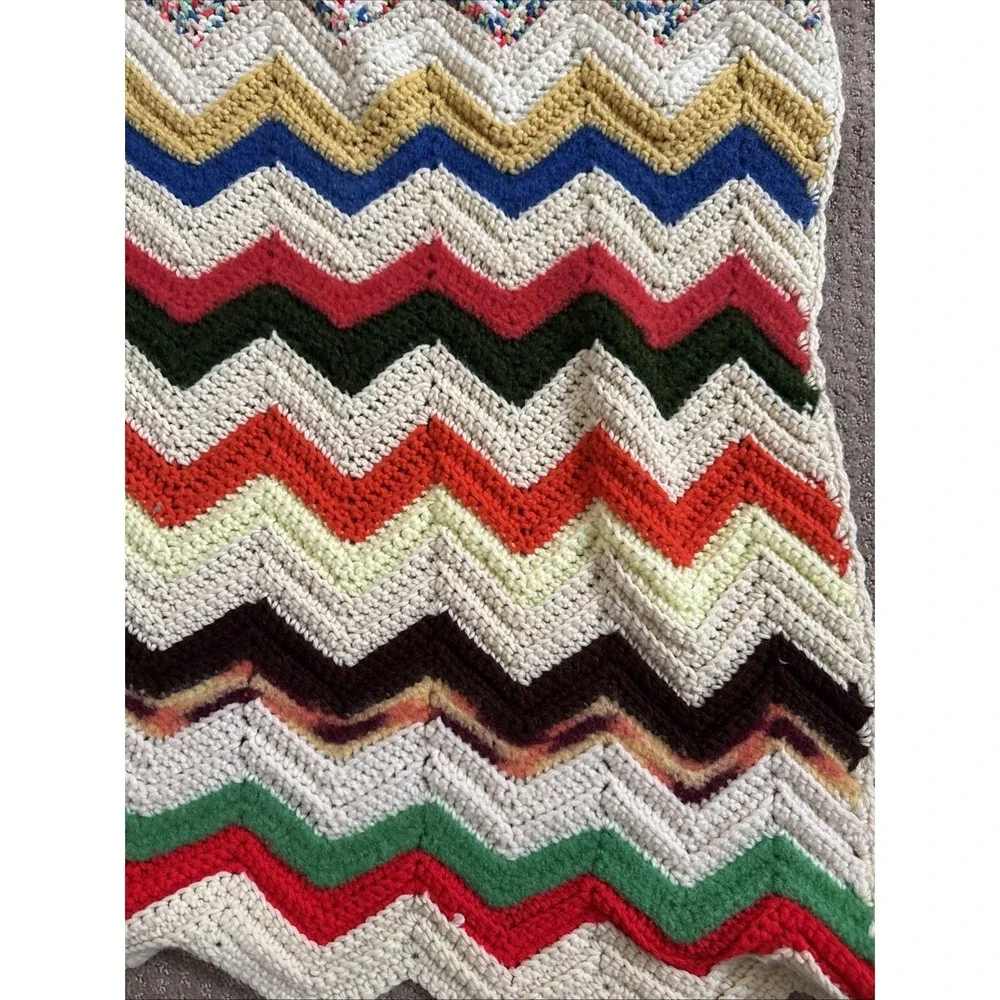 Vintage Afghan Chevron Ripple Zig Zag Crochet Throw Blanket 47